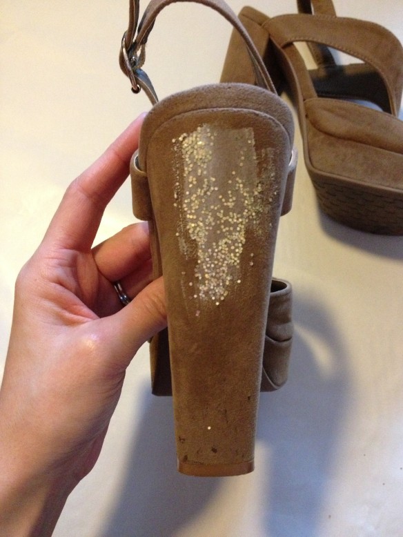 glitter glue on shoe : i live life better